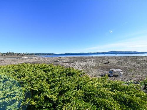 501 Arbutus Bay Rd, Fanny Bay, BC 