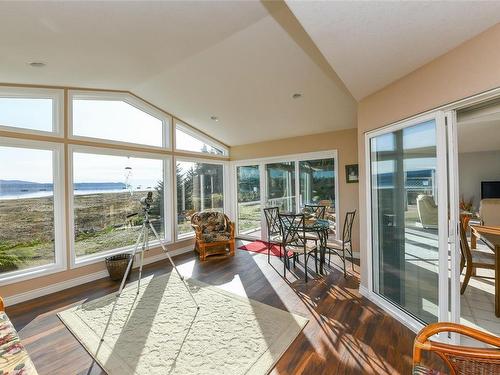 501 Arbutus Bay Rd, Fanny Bay, BC 