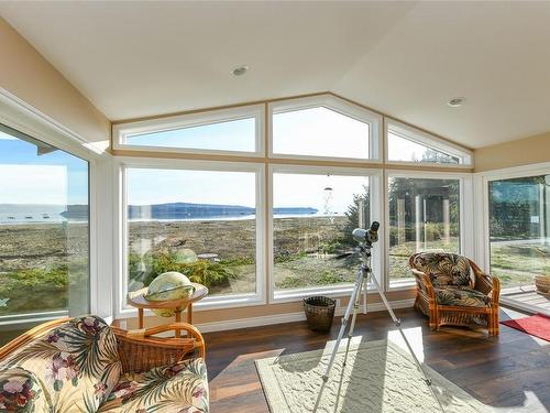 501 Arbutus Bay Rd, Fanny Bay, BC 