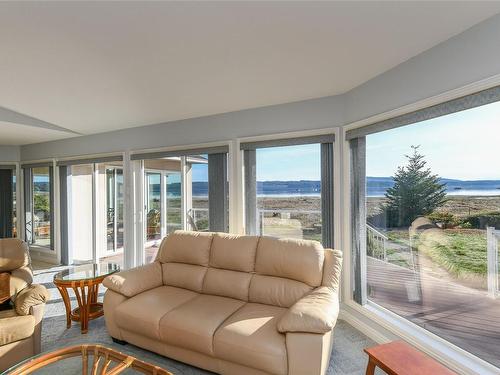 501 Arbutus Bay Rd, Fanny Bay, BC 