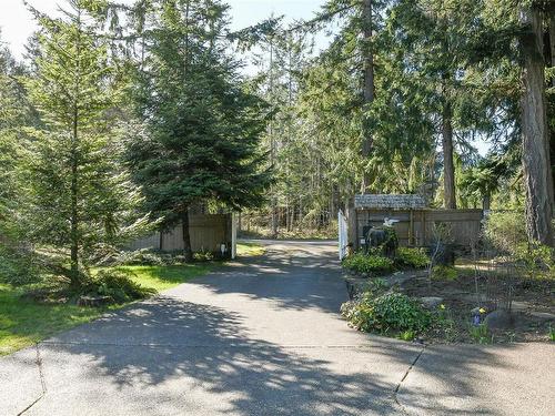 501 Arbutus Bay Rd, Fanny Bay, BC 