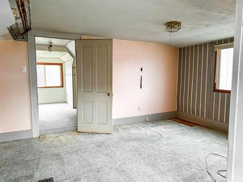 195 Secord Street, Thunder Bay, ON - Indoor Photo Showing Other Room