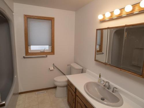 508 Black Bay Rd, Thunder Bay, ON - Indoor Photo Showing Bathroom