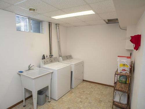 508 Black Bay Rd, Thunder Bay, ON - Indoor Photo Showing Laundry Room