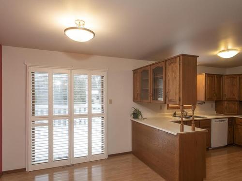 508 Black Bay Rd, Thunder Bay, ON - Indoor Photo Showing Kitchen