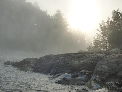 Vue sur l'eau - 211 Ch. De La Rivière-Gatineau, Sainte-Thérèse-De-La-Gatineau, QC 