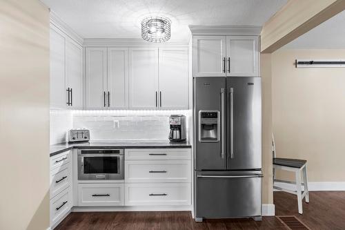 4504 Mcleery Road, Spallumcheen, BC - Indoor Photo Showing Kitchen With Stainless Steel Kitchen