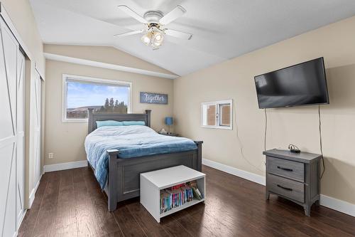 4504 Mcleery Road, Spallumcheen, BC - Indoor Photo Showing Bedroom