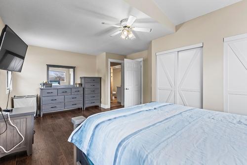 4504 Mcleery Road, Spallumcheen, BC - Indoor Photo Showing Bedroom