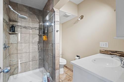 4504 Mcleery Road, Spallumcheen, BC - Indoor Photo Showing Bathroom