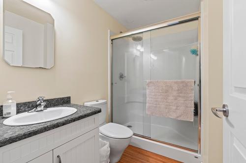 4504 Mcleery Road, Spallumcheen, BC - Indoor Photo Showing Bathroom