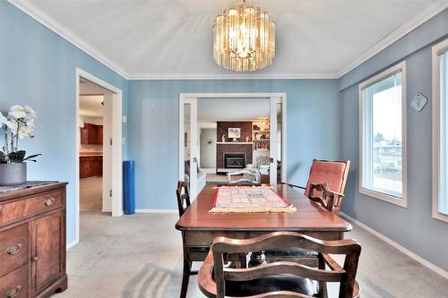 720 Josselyn Court, Kelowna, BC - Indoor Photo Showing Dining Room