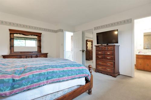 720 Josselyn Court, Kelowna, BC - Indoor Photo Showing Bedroom