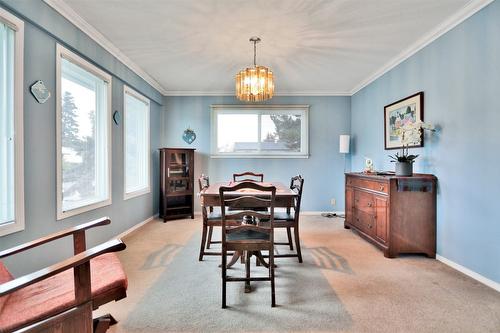 720 Josselyn Court, Kelowna, BC - Indoor Photo Showing Dining Room