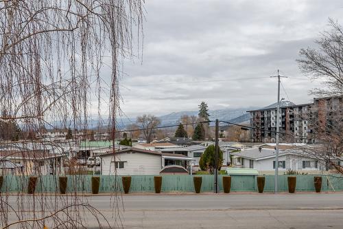 56-310 Yorkton Avenue, Penticton, BC - Outdoor