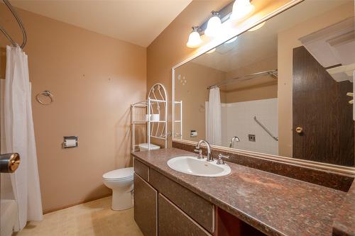 56-310 Yorkton Avenue, Penticton, BC - Indoor Photo Showing Bathroom