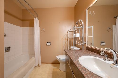 56-310 Yorkton Avenue, Penticton, BC - Indoor Photo Showing Bathroom