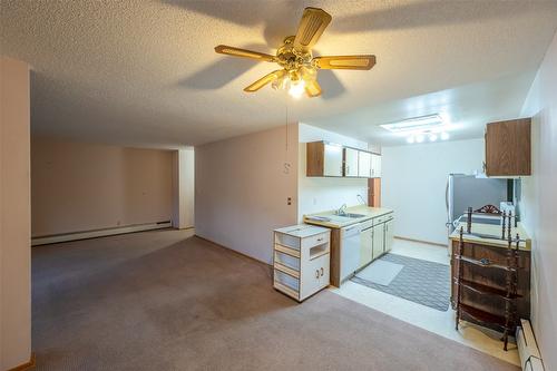 56-310 Yorkton Avenue, Penticton, BC - Indoor Photo Showing Kitchen