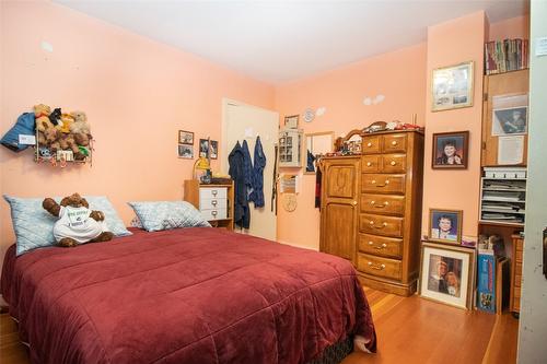 695 Bell Road, Kelowna, BC - Indoor Photo Showing Bedroom