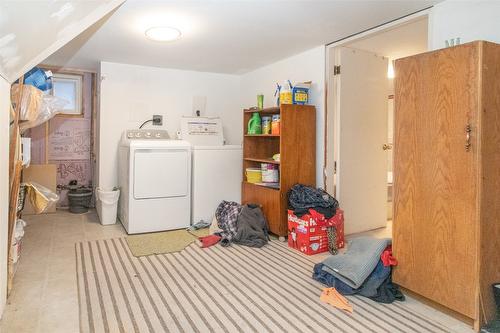 695 Bell Road, Kelowna, BC - Indoor Photo Showing Laundry Room