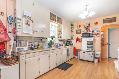 695 Bell Road, Kelowna, BC - Indoor Photo Showing Kitchen With Double Sink