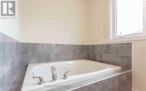 2454 Fashion Lane, Pickering, ON - Indoor Photo Showing Bathroom