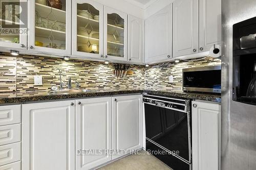 204 - 151 Bay Street N, Ottawa, ON - Indoor Photo Showing Kitchen