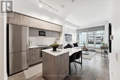 404 - 4800 Highway 7, Vaughan, ON - Indoor Photo Showing Kitchen With Upgraded Kitchen