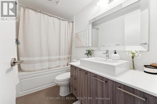 404 - 4800 Highway 7, Vaughan, ON - Indoor Photo Showing Bathroom