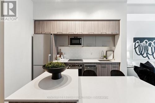 404 - 4800 Highway 7, Vaughan, ON - Indoor Photo Showing Kitchen