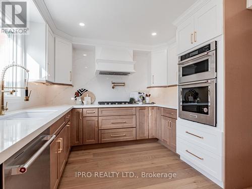 16 Camomile Street, Vaughan, ON - Indoor Photo Showing Kitchen With Upgraded Kitchen