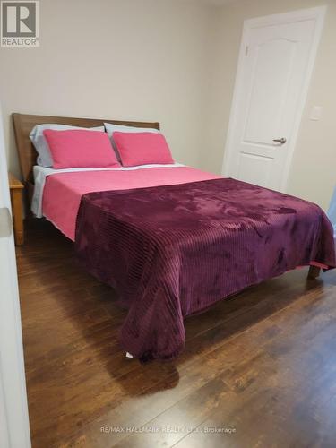 807 Eastdale Drive, Wasaga Beach, ON - Indoor Photo Showing Bedroom