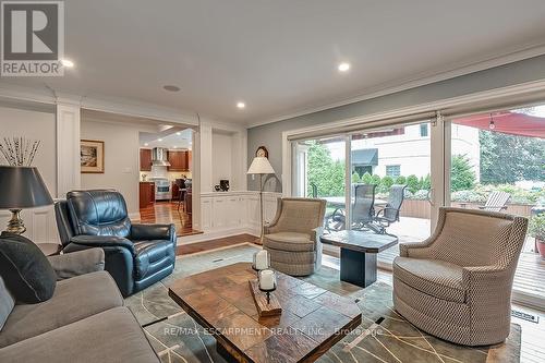 2428 Lakeshore Road, Burlington, ON - Indoor Photo Showing Living Room