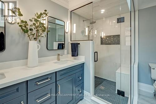 2428 Lakeshore Road, Burlington, ON - Indoor Photo Showing Bathroom