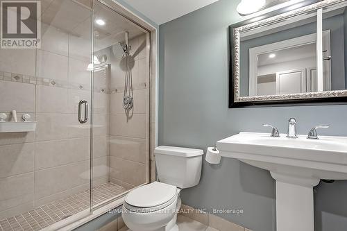 2428 Lakeshore Road, Burlington, ON - Indoor Photo Showing Bathroom