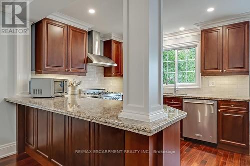 2428 Lakeshore Road, Burlington, ON - Indoor Photo Showing Kitchen