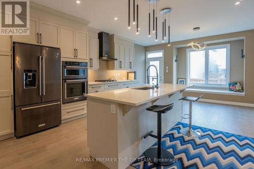 11 Herrick Drive, Brampton, ON - Indoor Photo Showing Kitchen With Upgraded Kitchen