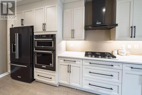 11 Herrick Drive, Brampton, ON - Indoor Photo Showing Kitchen With Upgraded Kitchen