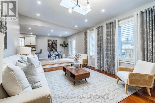 2446 Overton Drive, Burlington, ON - Indoor Photo Showing Living Room