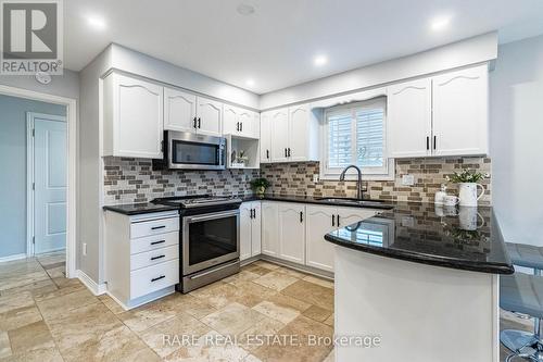 2446 Overton Drive, Burlington, ON - Indoor Photo Showing Kitchen With Upgraded Kitchen