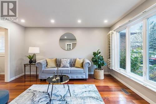 2446 Overton Drive, Burlington, ON - Indoor Photo Showing Living Room