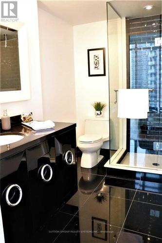 1807 - 88 Park Lawn Road, Toronto, ON - Indoor Photo Showing Bathroom