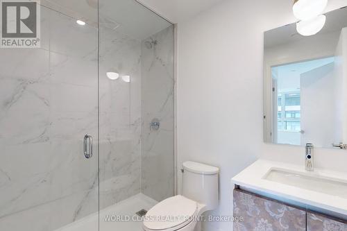 818 - 395 Dundas Street W, Oakville, ON - Indoor Photo Showing Bathroom