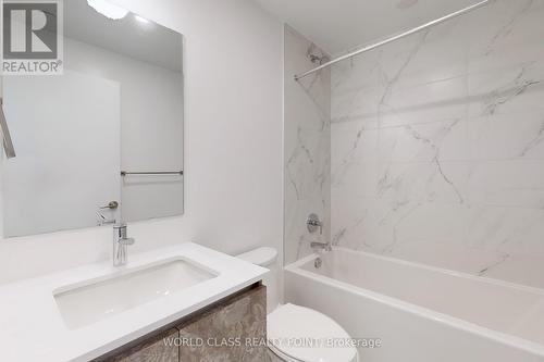 818 - 395 Dundas Street W, Oakville, ON - Indoor Photo Showing Bathroom