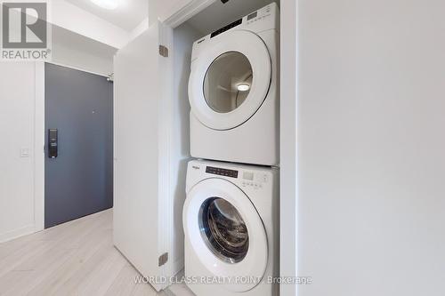 818 - 395 Dundas Street W, Oakville, ON - Indoor Photo Showing Laundry Room