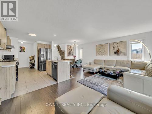 13 Shedrow Place, Kitchener, ON - Indoor Photo Showing Living Room