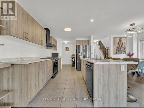 13 Shedrow Place, Kitchener, ON - Indoor Photo Showing Kitchen