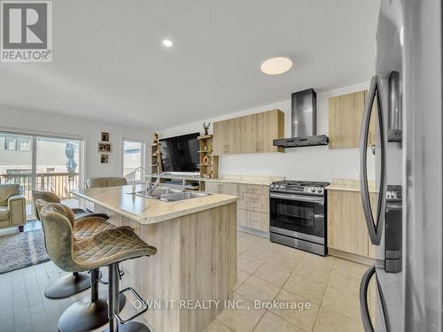 13 Shedrow Place, Kitchener, ON - Indoor Photo Showing Kitchen