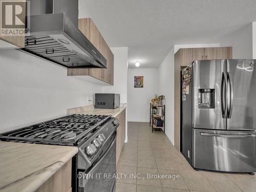 13 Shedrow Place, Kitchener, ON - Indoor Photo Showing Kitchen