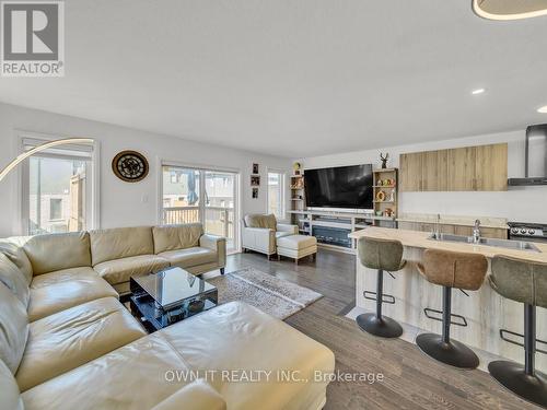 13 Shedrow Place, Kitchener, ON - Indoor Photo Showing Living Room